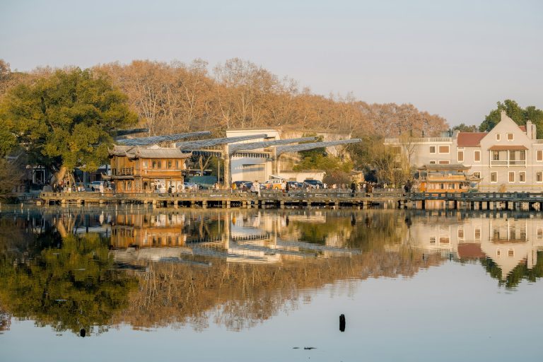 LakesideHouse